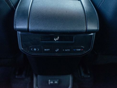 Used 2025 Toyota Highlander XLE image 31