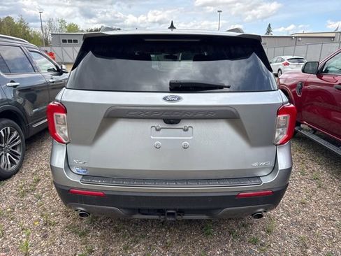 Used 2022 Ford Explorer XLT w/ Equipment Group 202A AWD/4WD image 7