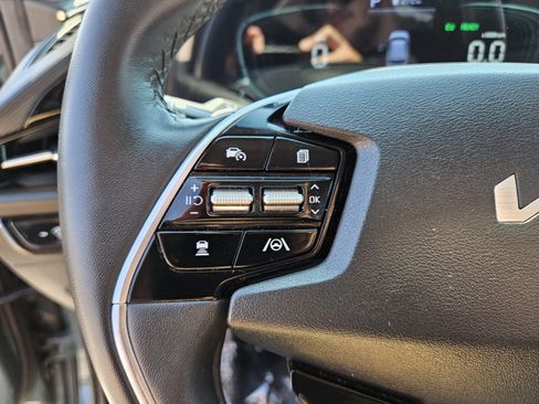 Used 2023 Kia Niro EX FWD image 27