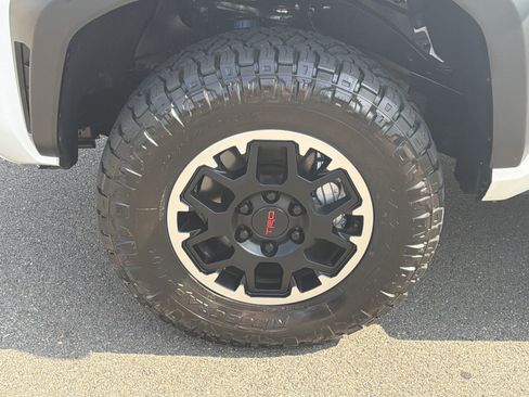 Used 2026 Toyota Tacoma TRD Off-Road AWD/4WD image 5