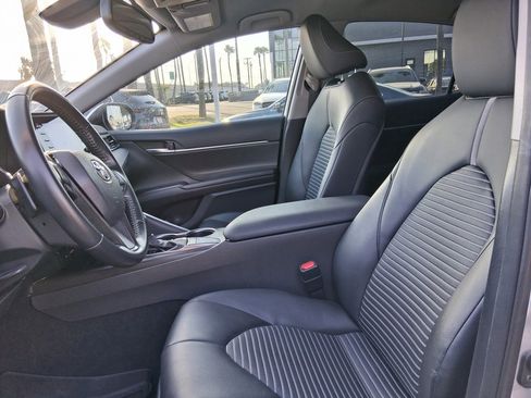 Used 2023 Toyota Camry SE image 8