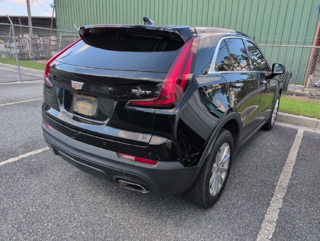 Used 2019 Cadillac XT4 Luxury w/ Cold Weather Package FWD image 2