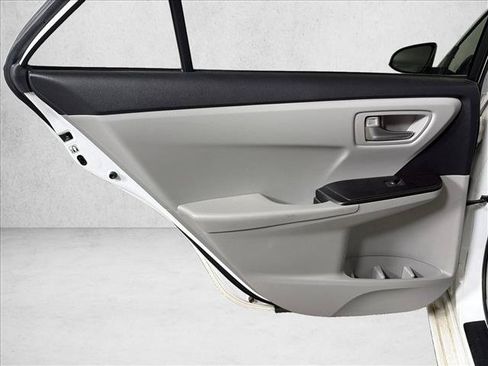 Used 2017 Toyota Camry LE FWD image 21