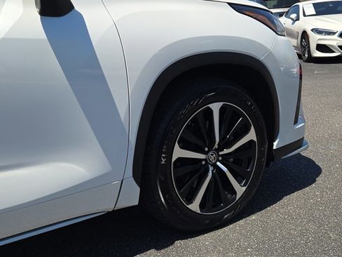 Used 2022 Toyota Highlander XSE image 11
