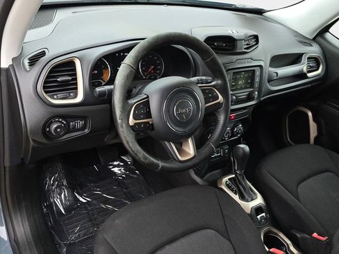 Used 2016 Jeep Renegade Latitude FWD image 18