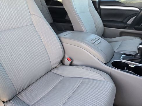 Used 2015 Toyota Highlander Plus image 8