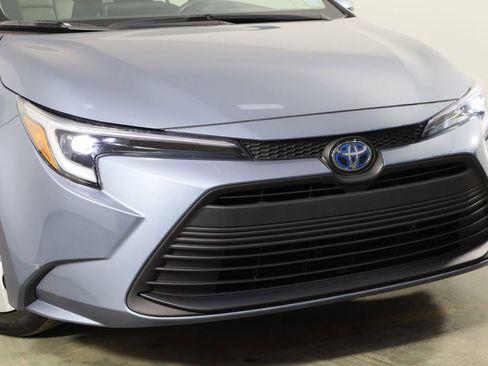 Used 2025 Toyota Corolla LE w/ Convenience Package image 42