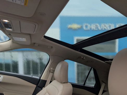 Used 2023 Ford Explorer XLT w/ Equipment Group 202A image 19