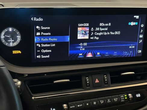 Certified 2022 Lexus ES 300h w/ Premium Package FWD image 17