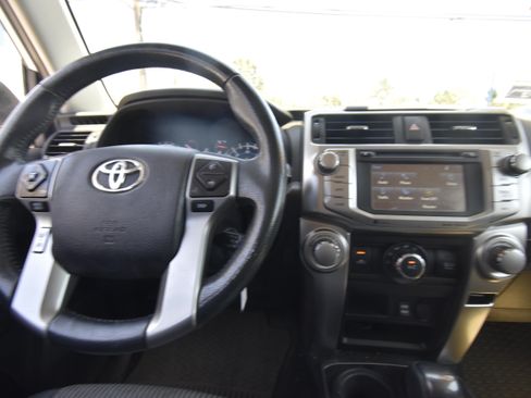 Used 2016 Toyota 4Runner SR5 AWD/4WD image 9