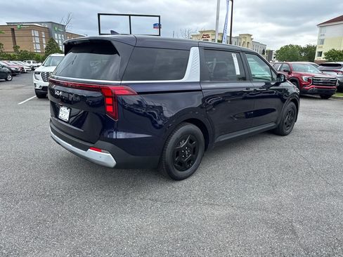 Used 2025 Kia Carnival FWD image 3