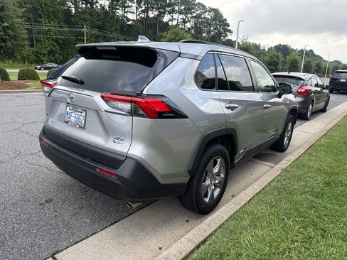 Used 2025 Toyota RAV4 XLE AWD/4WD image 7