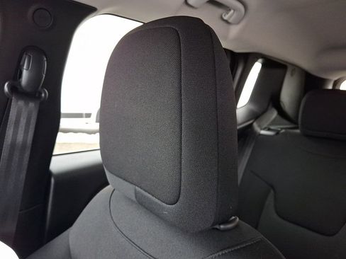 Used 2023 Jeep Renegade Latitude AWD/4WD image 18