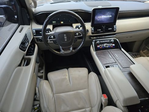 Used 2018 Lincoln Navigator Reserve w/ Technology Package image 10