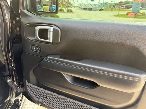 Used 2023 Jeep Wrangler Unlimited Sahara w/ Cold Weather Group AWD/4WD image 28