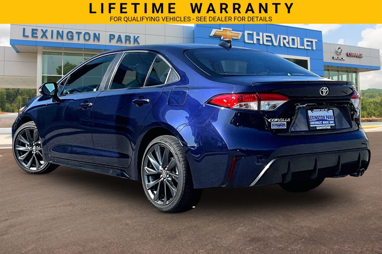 Used 2025 Toyota Corolla SE FWD image 2