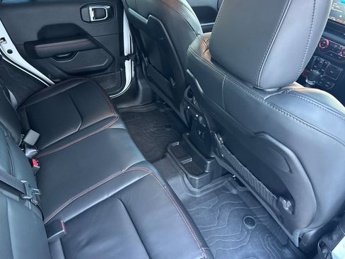 Used 2024 Jeep Wrangler Unlimited Rubicon w/ Convenience Group image 17