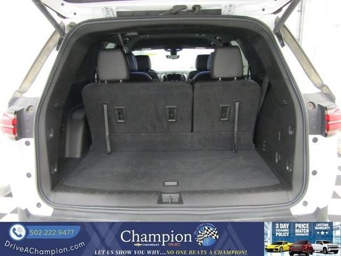 Used 2022 Chevrolet Traverse RS FWD image 15