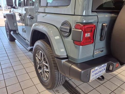 Used 2026 Jeep Wrangler Unlimited Sahara AWD/4WD image 19