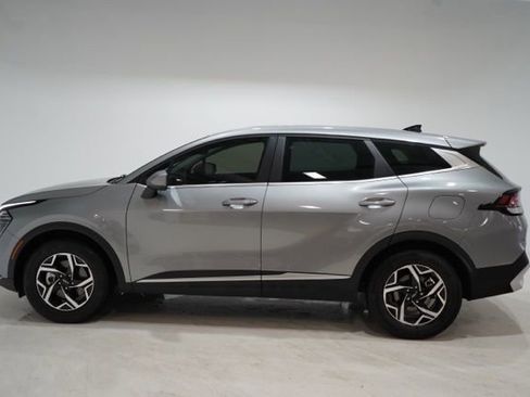 Used 2025 Kia Sportage LX image 4