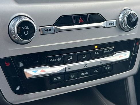 Certified 2022 Ford Explorer XLT w/ Equipment Group 202A image 23