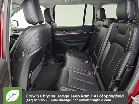 Used 2023 Jeep Grand Cherokee Limited image 31