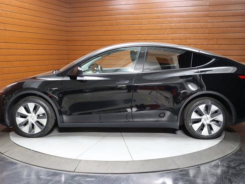Used 2024 Tesla Model Y Long Range AWD/4WD image 8
