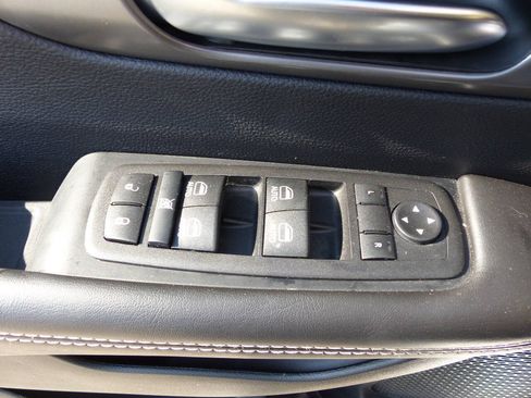 Used 2026 Chrysler Pacifica Select FWD image 19