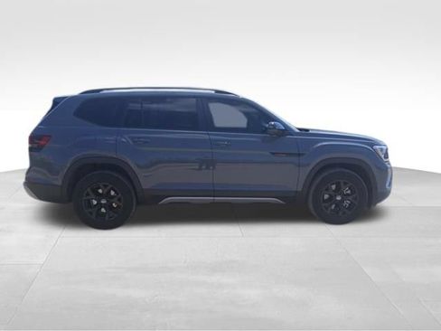 Used 2024 Volkswagen Atlas Peak Edition SE AWD/4WD image 2