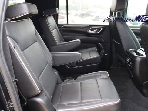 Used 2024 Chevrolet Suburban Premier w/ Premium Package AWD/4WD image 13