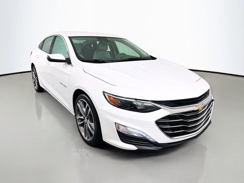 Used 2025 Chevrolet Malibu LT FWD image 3