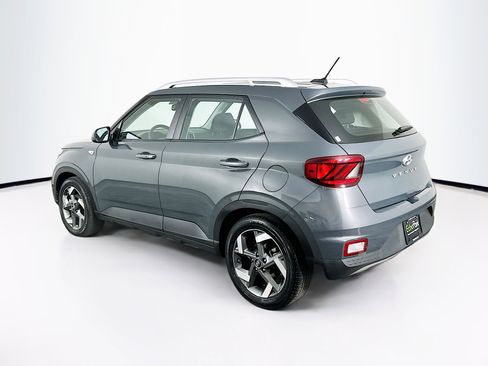 Used 2025 Hyundai Venue SEL image 5