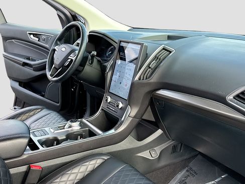 Used 2024 Ford Edge Titanium AWD/4WD image 5