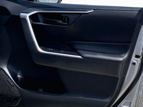 Used 2019 Toyota RAV4 LE FWD image 22