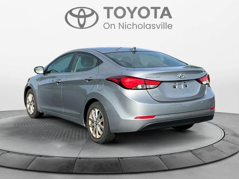Used 2015 Hyundai Elantra SE w/ Option Group 03 FWD image 4