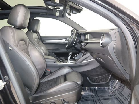 Used 2019 Alfa Romeo Stelvio Ti Sport w/ Quick Order Package 22S Sport AWD/4WD image 13