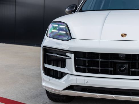 Certified 2025 Porsche Cayenne GTS AWD/4WD image 20