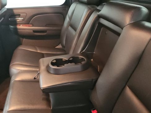 Used 2013 Chevrolet Avalanche LTZ RWD image 37