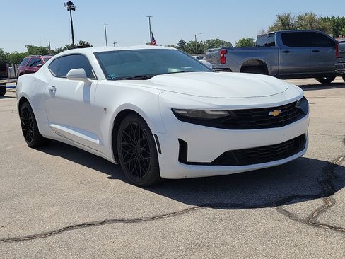 Used 2021 Chevrolet Camaro LT RWD image 6