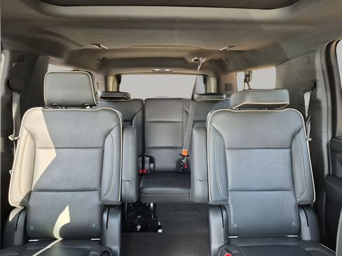 Used 2021 Chevrolet Suburban Premier w/ Premium Package image 43