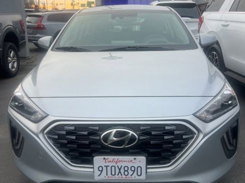 Used 2022 Hyundai Ioniq SE image 2