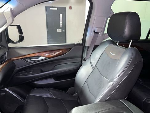 Used 2016 Cadillac Escalade ESV Premium image 26