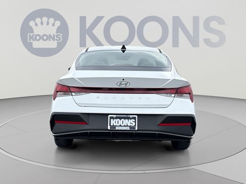 New 2026 Hyundai Elantra SE FWD image 5