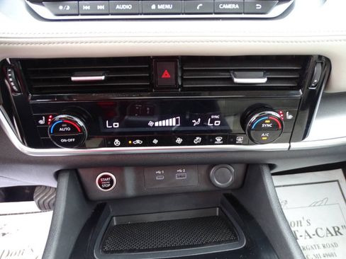 Used 2021 Nissan Rogue AWD SV w/ SV Premium Package image 30