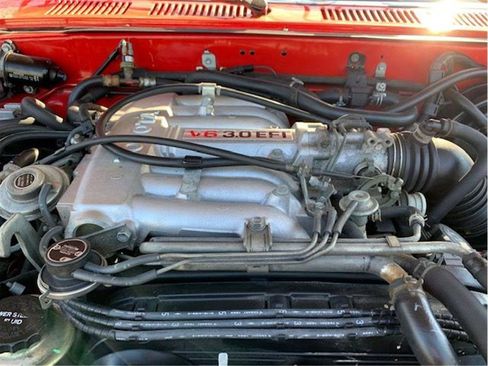 Used 1990 Toyota Pickup Deluxe image 8