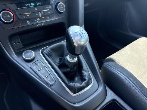 Used 2017 Ford Focus RS AWD/4WD image 22
