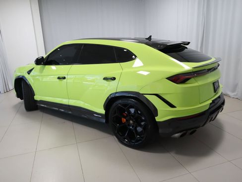 Used 2023 Lamborghini Urus Performante image 3