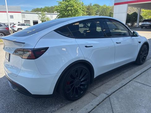 Used 2022 Tesla Model Y Performance image 3