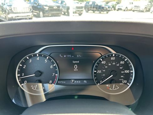 Certified 2025 Nissan Frontier SV RWD image 26