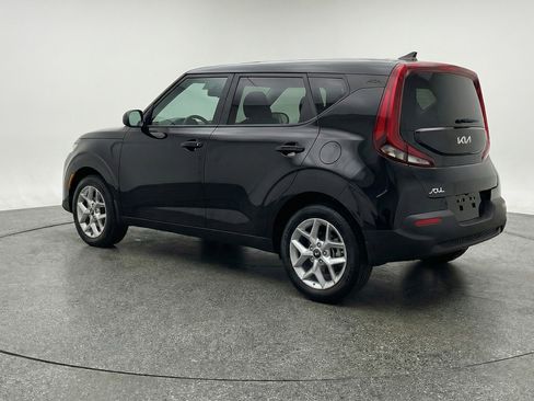 Used 2025 Kia Soul LX w/ LX Technology Package FWD image 6